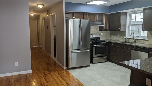 Hallway/Kitchen - 149 Bellair Pl