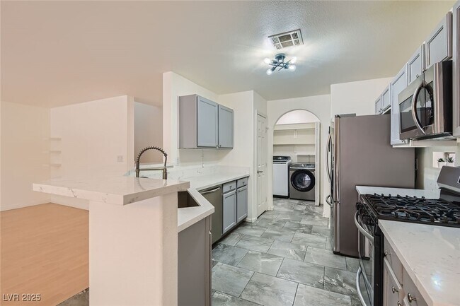 Foto del edificio - 9577 Brooks Lake Ave
