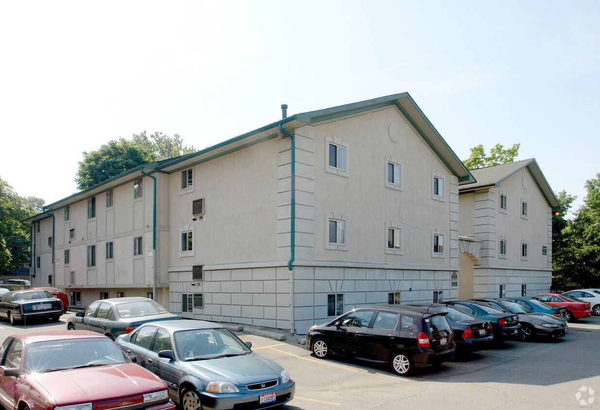 Primary Photo - 140 E 12th Ave