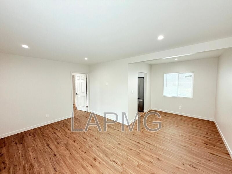Primary Photo - 2304 N Frederic St