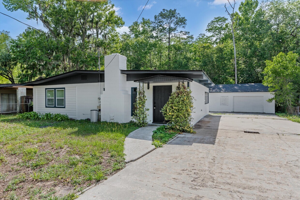 Primary Photo - 3744 Eve Dr E