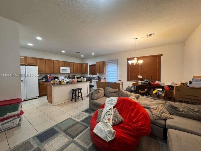 Building Photo - 772 NE 191st Ter