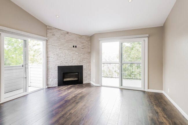 Building Photo - 1410 Bel Air Dr