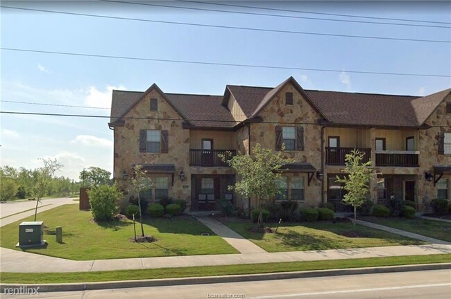 Building Photo - 4 br, 4 bath Townhome - 301 Deacon Dr W