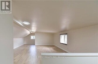 Building Photo - 39 Westmount Dr S