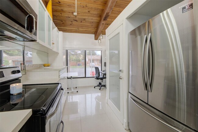 Foto del edificio - 7441 NW 33rd St
