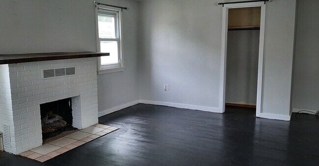 Building Photo - 912 Edgar St