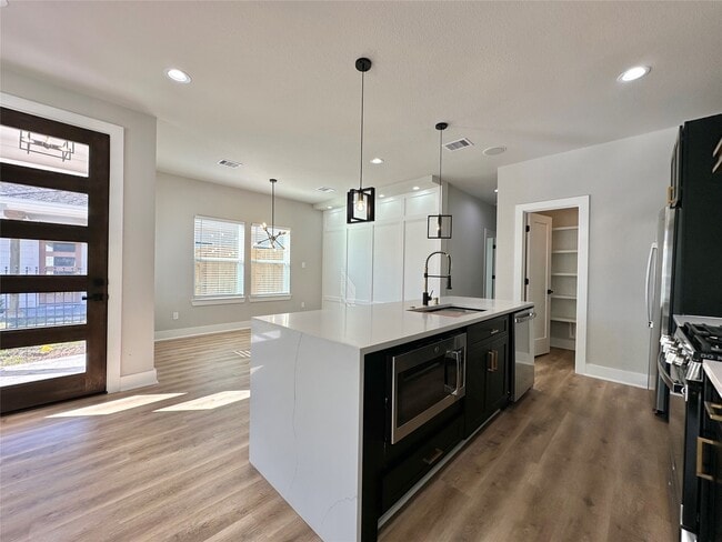 Foto del edificio - 2444 Carmel St