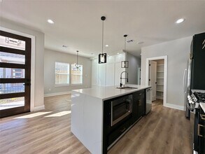 Building Photo - 2444 Carmel St