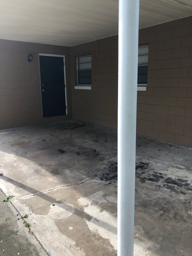 Building Photo - 1605 N Lake Shipp Dr
