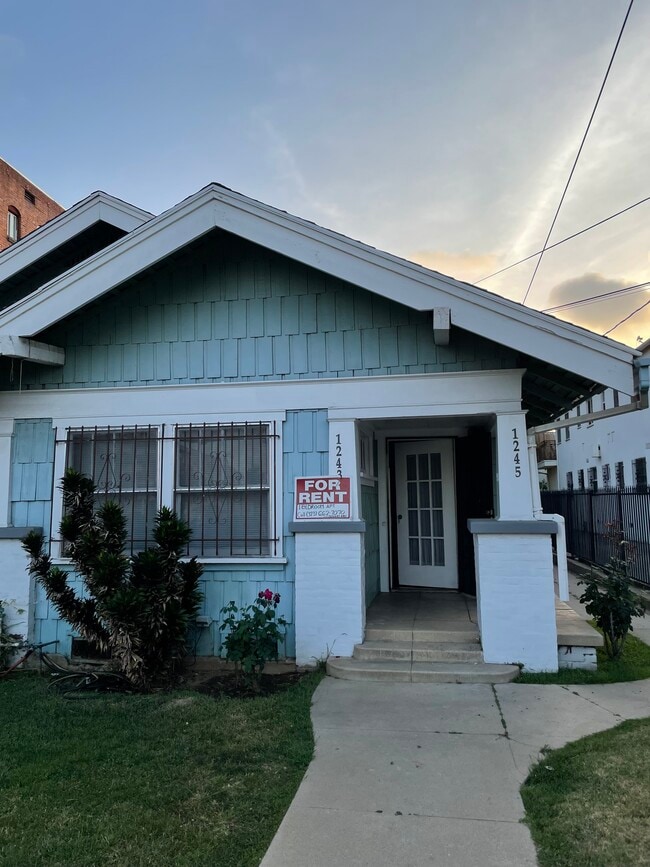 Building Photo - 1243 N Edgemont St