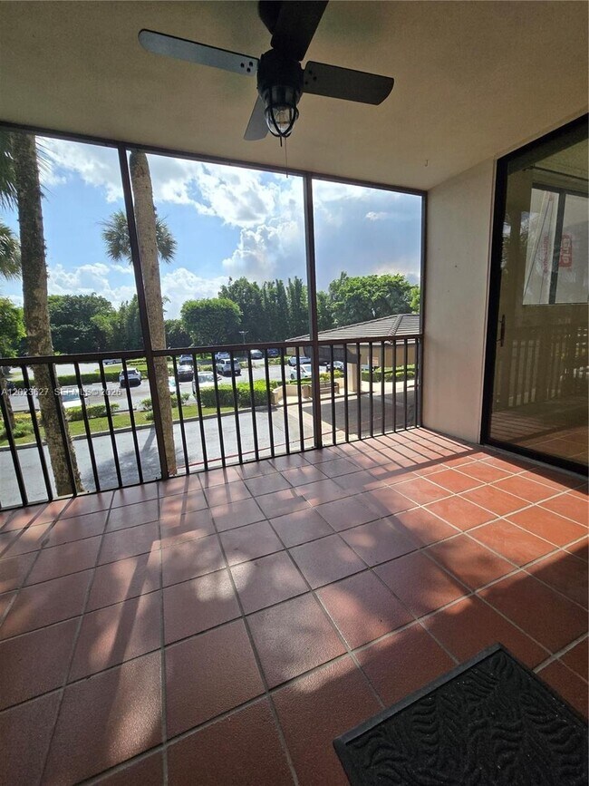 Foto del edificio - 9735 NW 52nd St