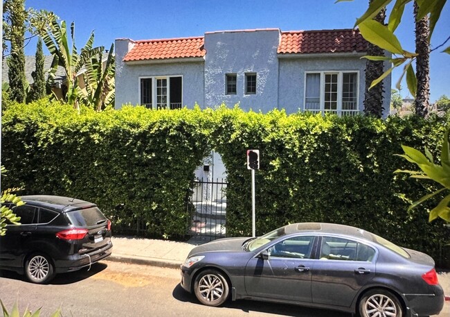 Building Photo - 900 N Vendome St
