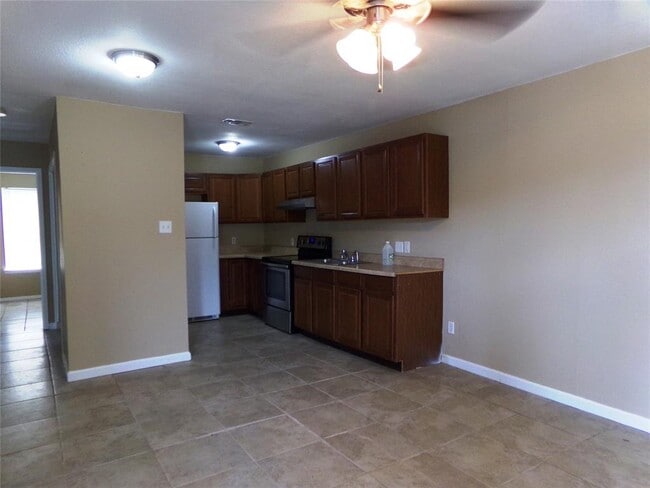 Building Photo - 519 Lenora Dr