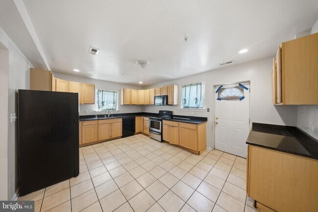 Foto del edificio - 7611 Temple Hill Rd