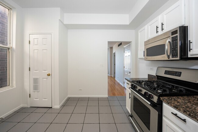 Building Photo - 716 N Throop St