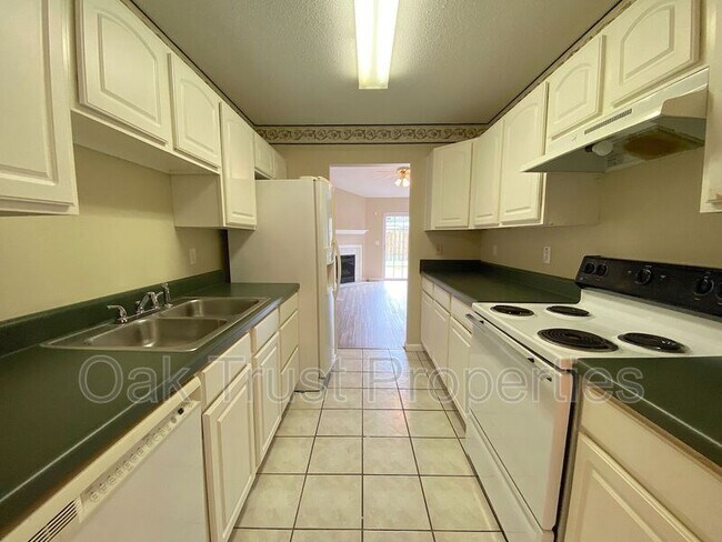 Photo - 1366 Pinnacle Ln Apartment