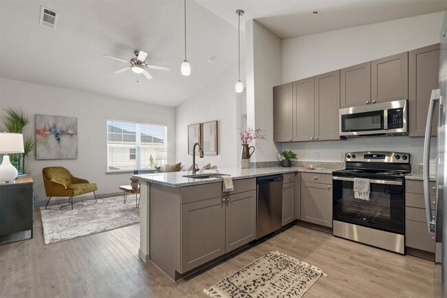 Building Photo - 1101 Halsey Dr