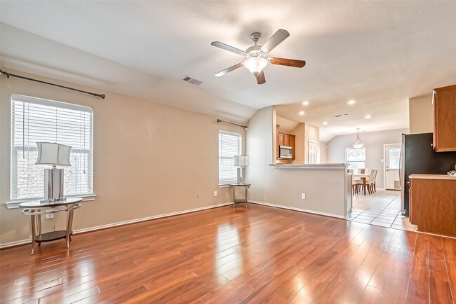 Foto del edificio - 6725 Strawberry Brook Ln