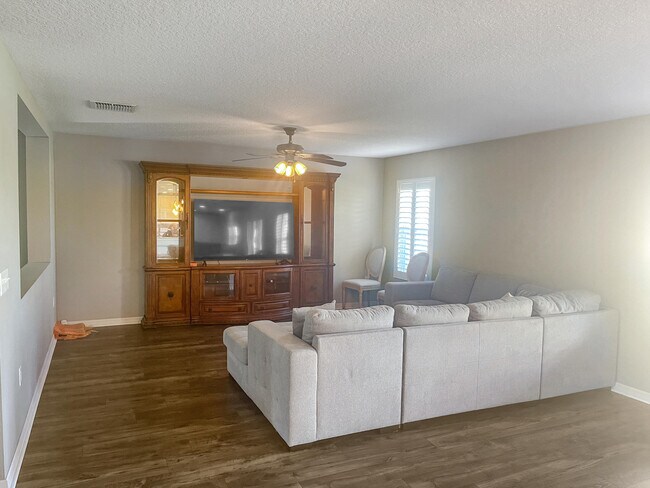 Building Photo - 1641 Strathmore Cir