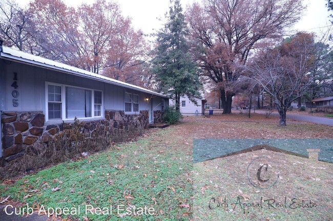 Building Photo - 3 br, 1 bath House - 1405 Pratt Circle