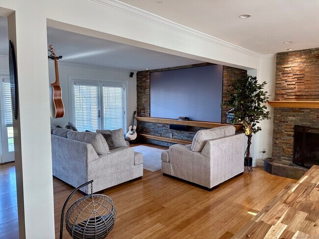 Foto del edificio - 72 Carson Ave