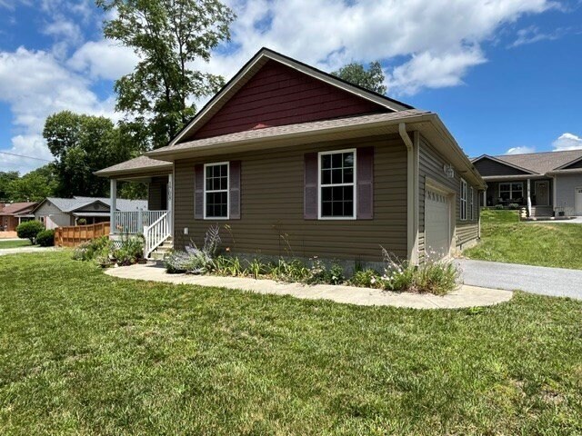 Building Photo - 1708 Haywood Rd