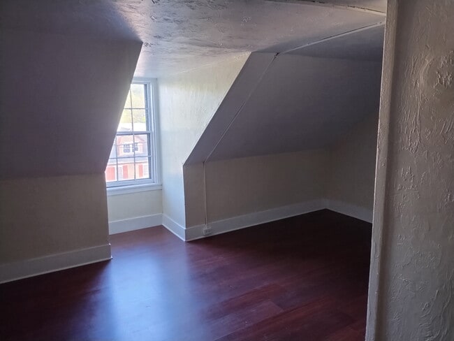 Building Photo - 425-431 Main St