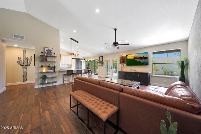Foto del edificio - 10867 E Clinton St