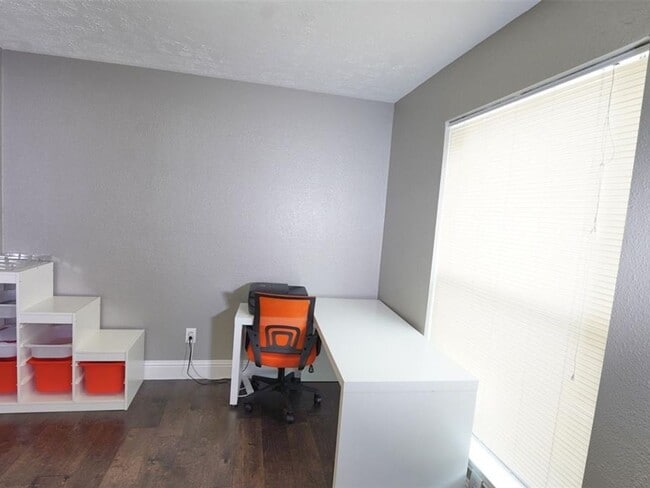Building Photo - 3 Bedroom Single Family Home in Houston