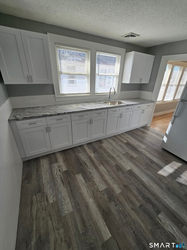 Building Photo - 263 Sheffield Ave