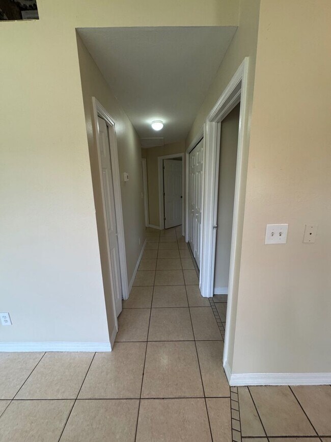 Building Photo - 4538 Golfview Blvd