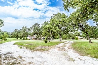 Building Photo - 1769 State Hwy 75 N