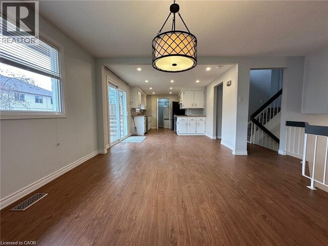 Building Photo - 8 Roseneath Crescent