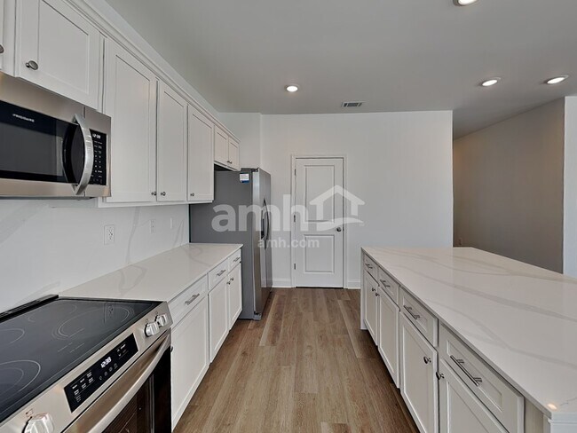 Building Photo - 44 Pointe Dr