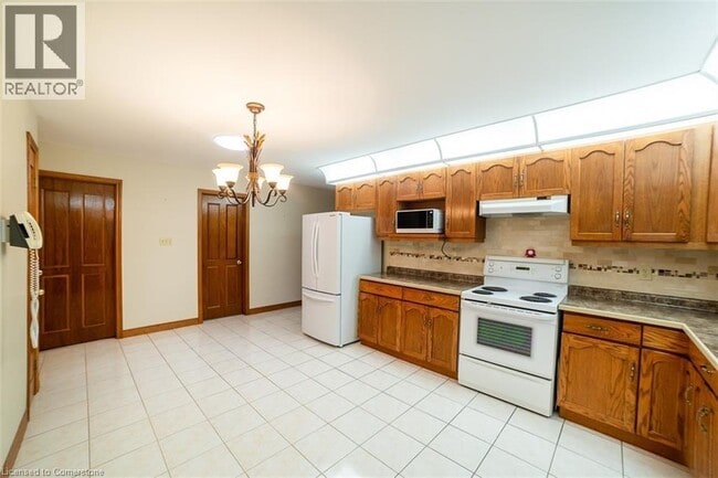 Building Photo - 147 Locheed Dr