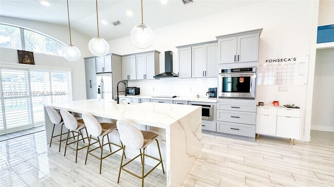 Foto del edificio - 18795 NW 24th Ct