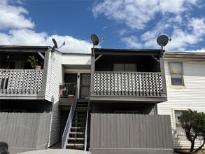 Building Photo - 7200 Clarewood Dr