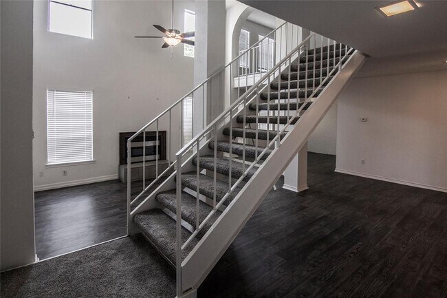Building Photo - 2065 Fleur De Lis Ct