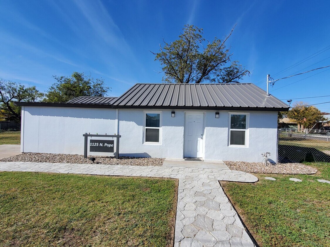 Completely Remodeled Three Bedroom Home Fo... House Rental in San