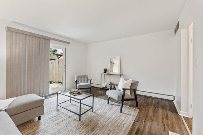 Foto del edificio - 106 Tarryton Ct E