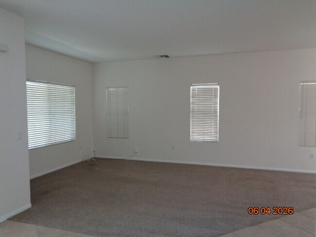 Foto del edificio - Gorgeous 2 Story built in 2003 with 2743 sq. ft.