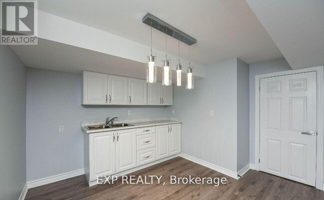 Building Photo - 7047 Dalewood Dr
