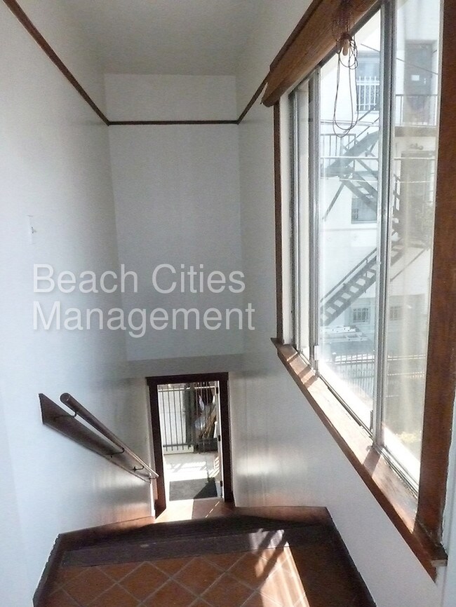 Foto del edificio - 637 1/2 Linden Ave