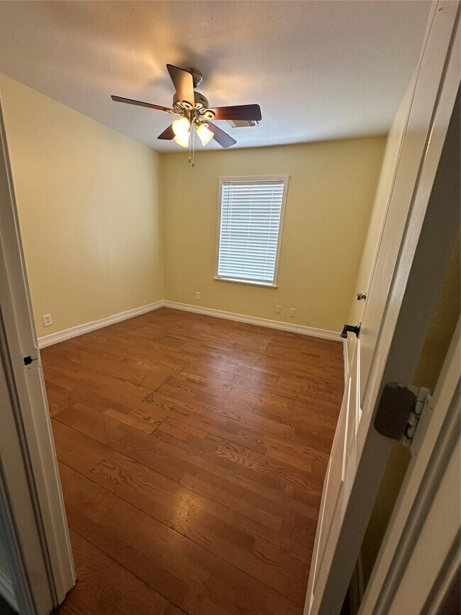 Foto del edificio - 10110 Glenmawr Dr