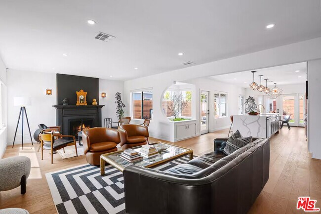 Foto del edificio - 3625 Somerset Dr