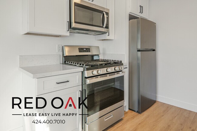 Foto del edificio - One Of A Kind Two Bedroom with Kitchen App...