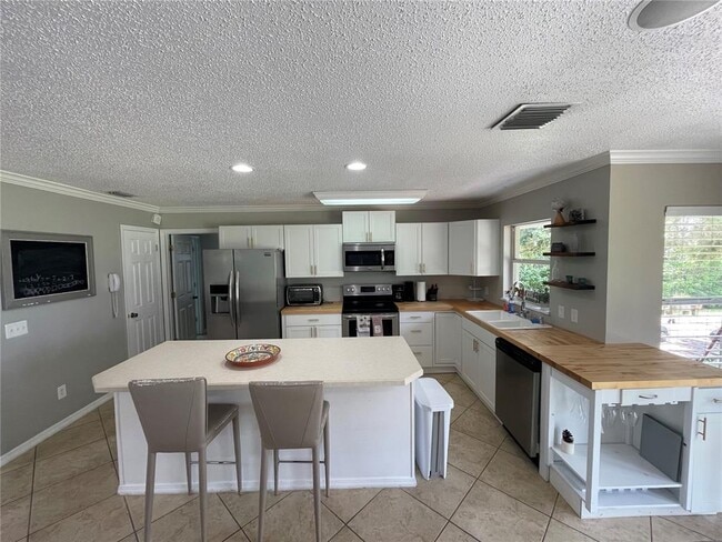 Building Photo - 12860 Lake Sawyer Ln