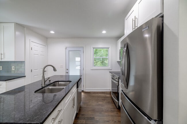 Foto del edificio - 2065 W Flat Shoals Terrace