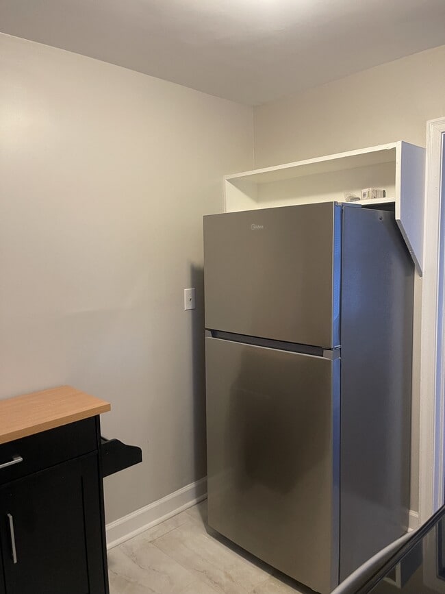 Building Photo - 1207 N Elam Ave